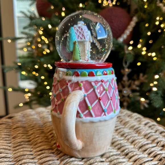 Gingerbread mug snow globe Christmas 2023 - Picture 5 of 11